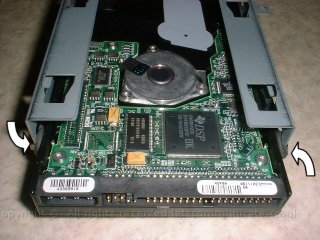 1 theharddrivemodcompleted.jpg - Again you can see here the 1st hard drive installed with its rubber shocks